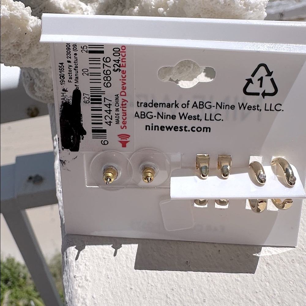 EARRINGS NWT NINE WEST  Gold Ear Cuffs and EAR Posts - Picture 4 of 4